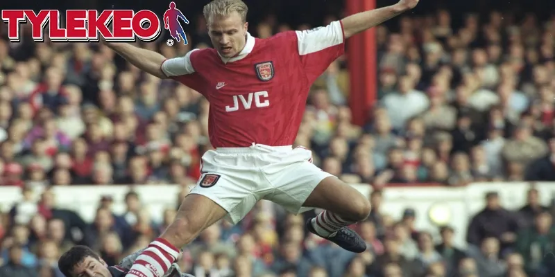 Dennis Bergkamp - Tuổi thơ và sự nghiệp ban đầu