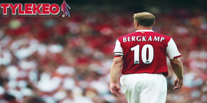 Những khoảnh khắc huyền thoại của Dennis Bergkamp: Vẻ đẹp của bóng đá